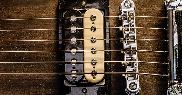 エレキギターで一般的なニッケルメッキ弦