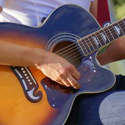 エレアコはアコースティックギターの種類のひとつ
